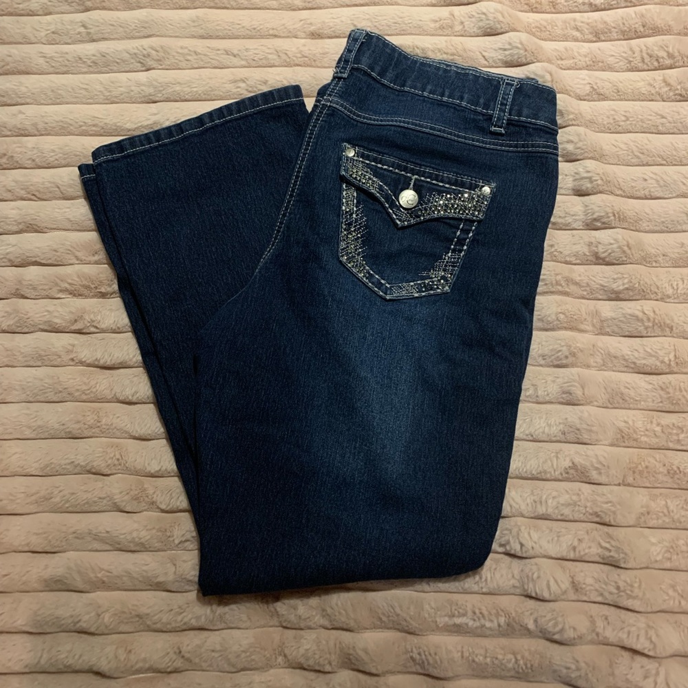 super cute mid-rise y2k embellished flared jeans!